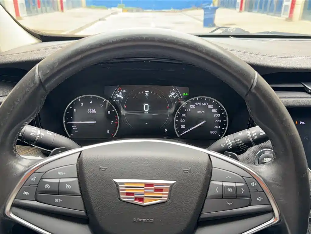 Cadillac XT5 — фото 10