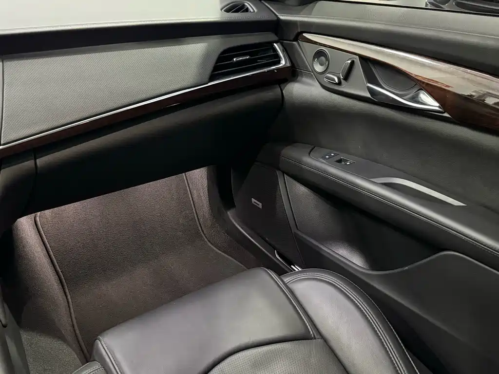 Cadillac CT6 Plug-in — фото 17