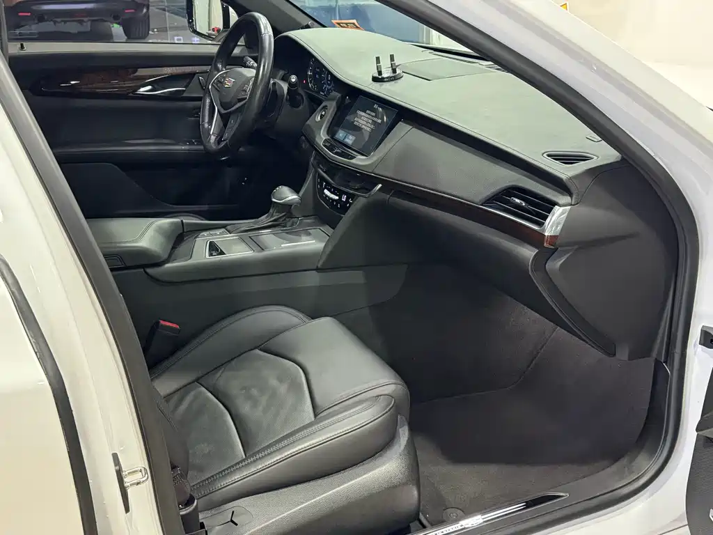 Cadillac CT6 Plug-in — фото 19