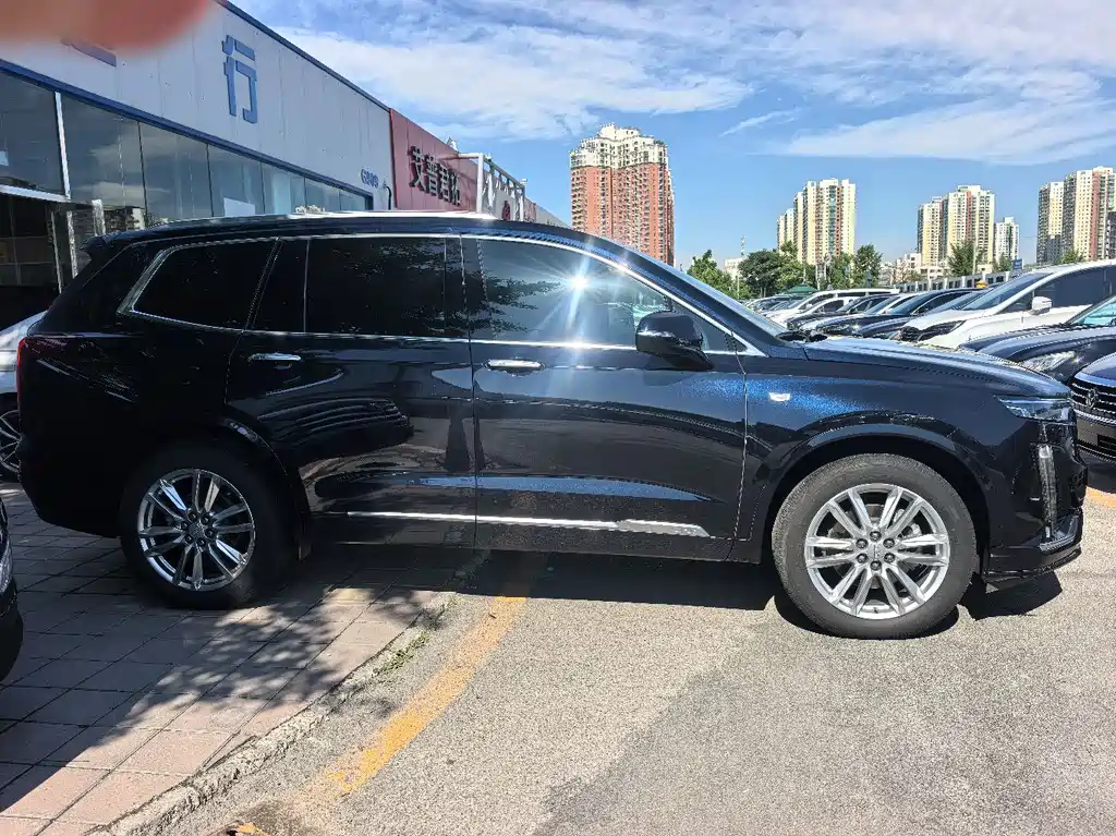 Cadillac XT6 — фото 20