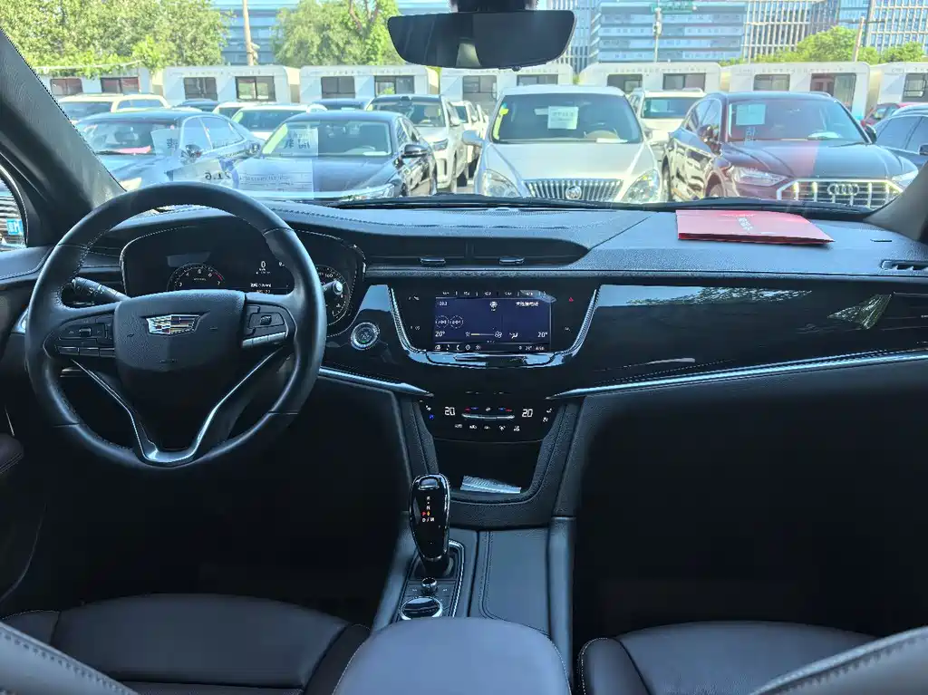 Cadillac XT6 — фото 10