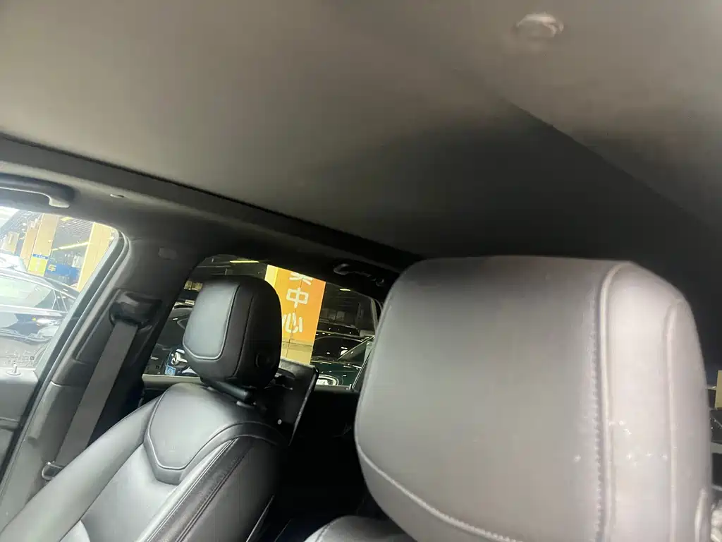 Cadillac XT5 — фото 8