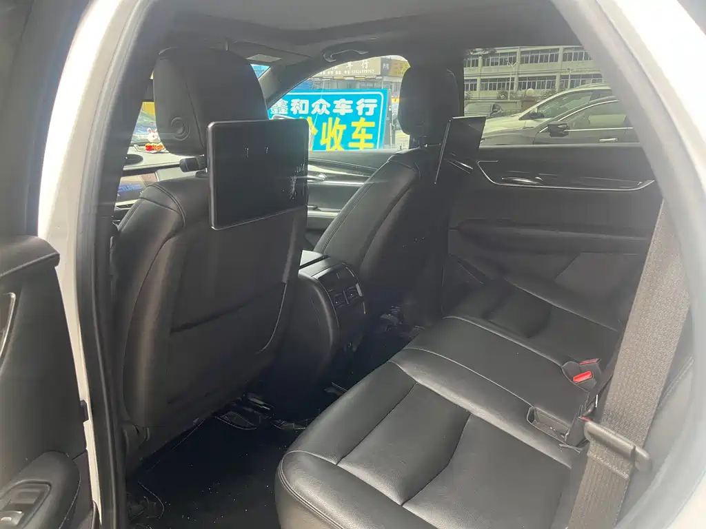 Cadillac XT5 — фото 9