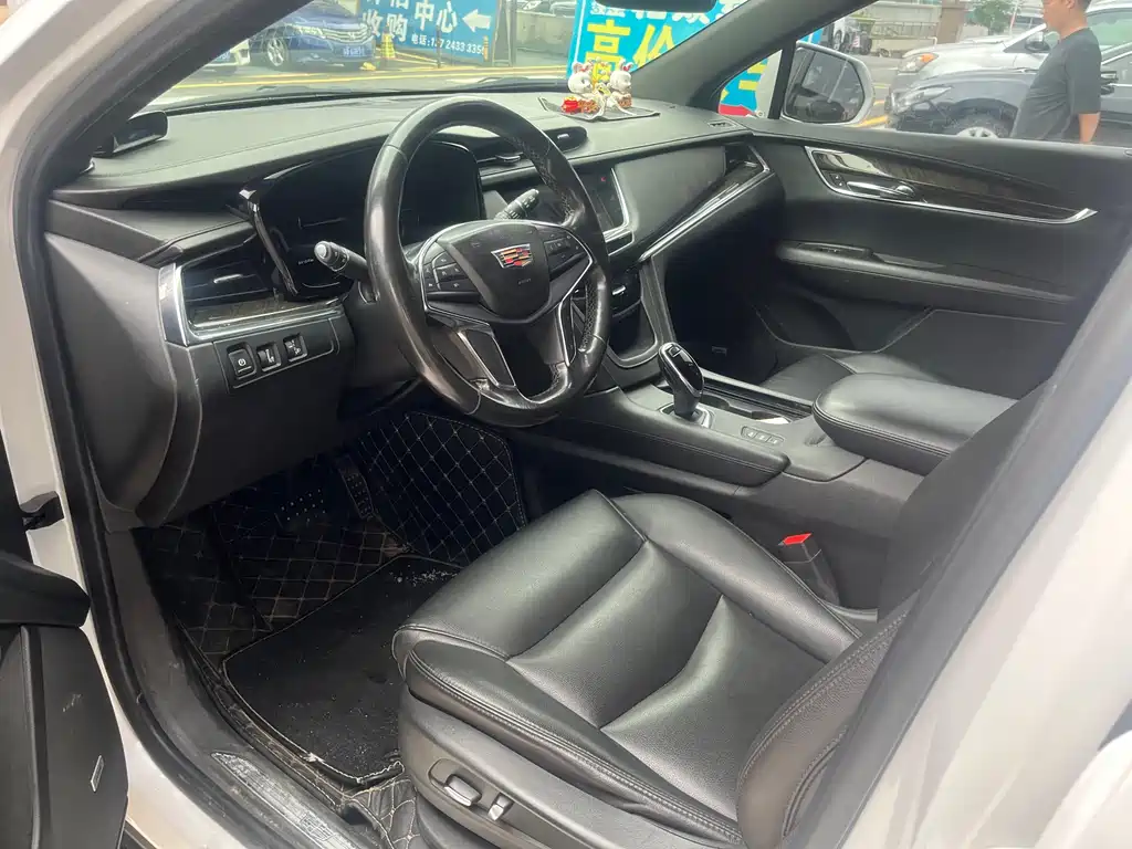 Cadillac XT5 — фото 10