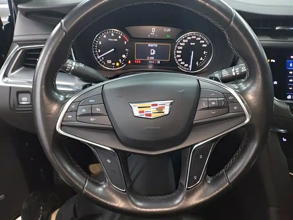 Cadillac XT5 — фото 11