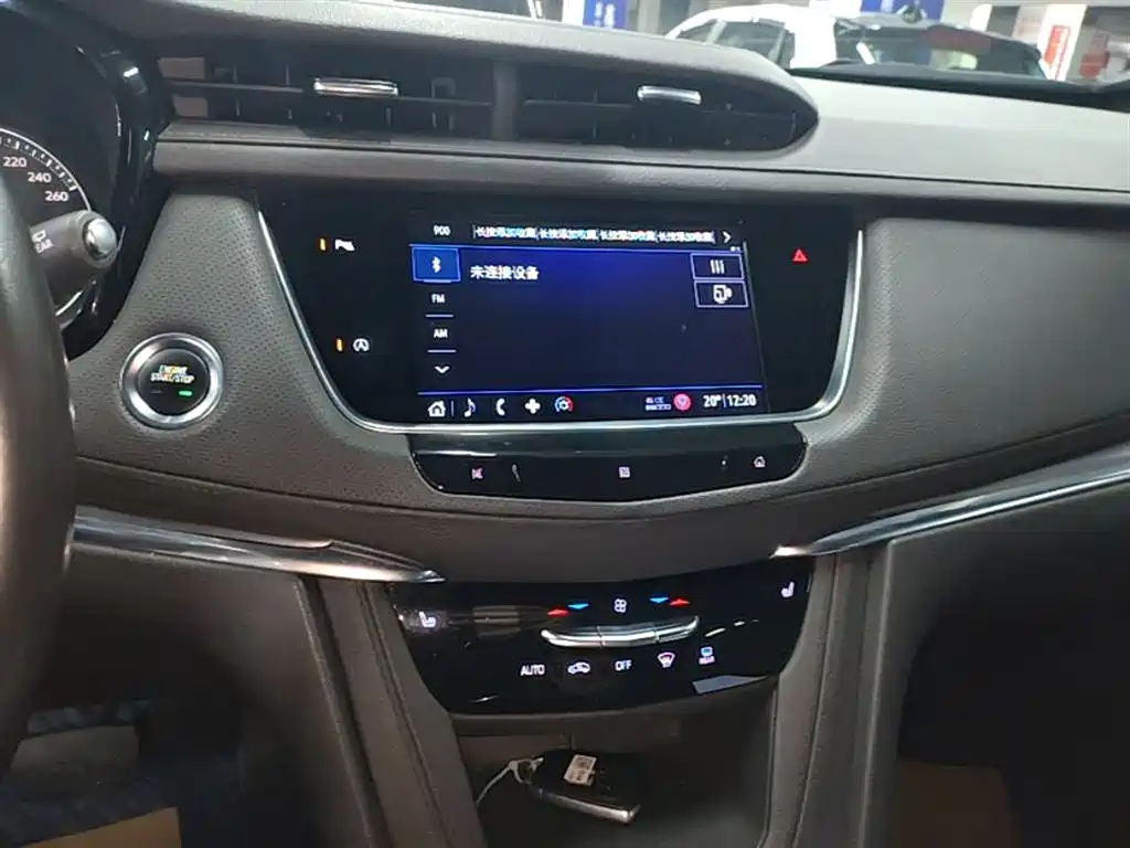 Cadillac XT5 — фото 13