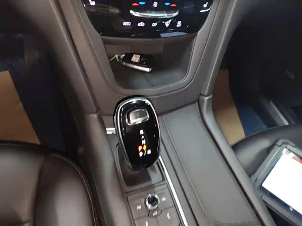 Cadillac XT5 — фото 14
