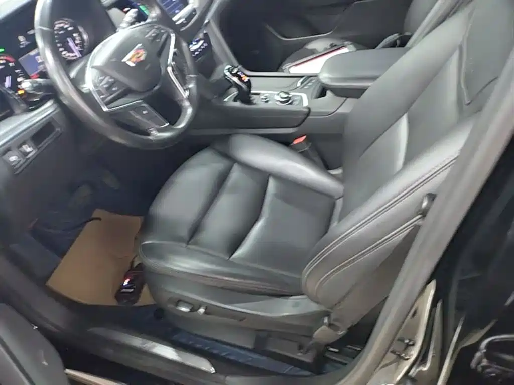 Cadillac XT5 — фото 15