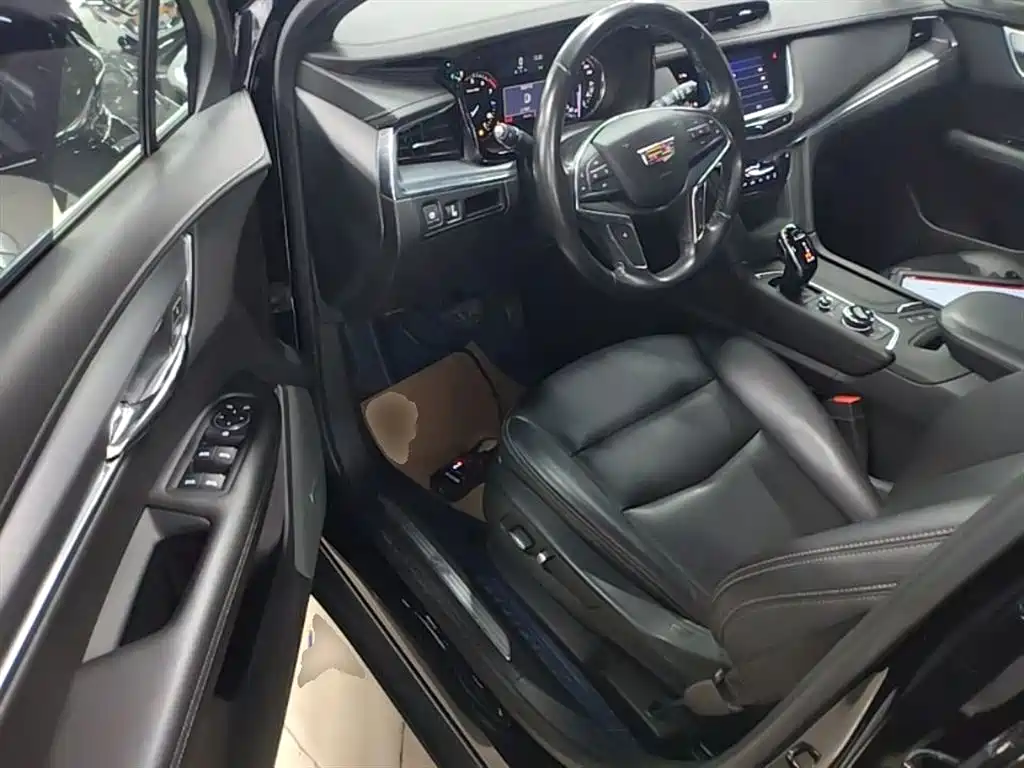 Cadillac XT5 — фото 16