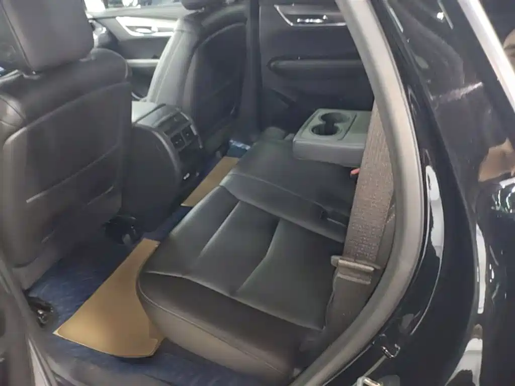 Cadillac XT5 — фото 17