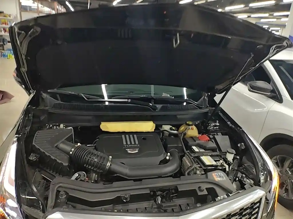 Cadillac XT5 — фото 20