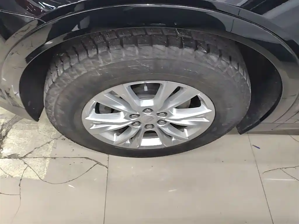 Cadillac XT5 — фото 23