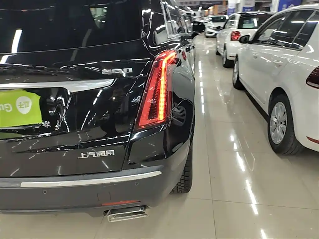 Cadillac XT5 — фото 8