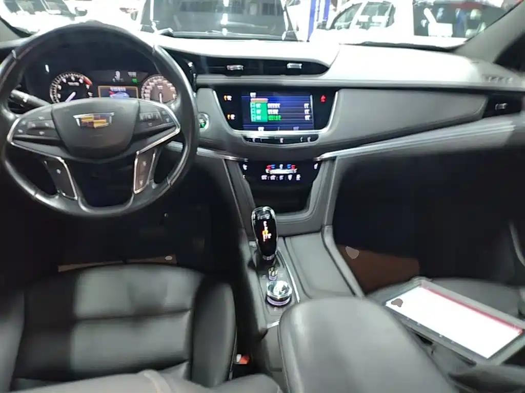 Cadillac XT5 — фото 10