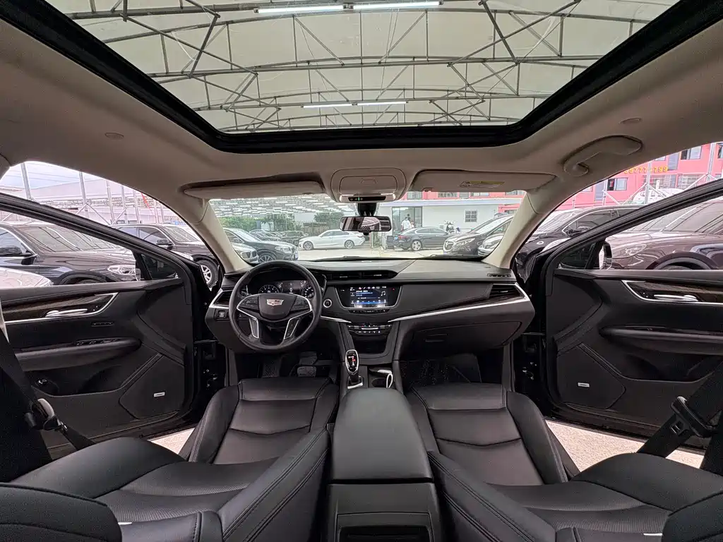 Cadillac XT5 — фото 7