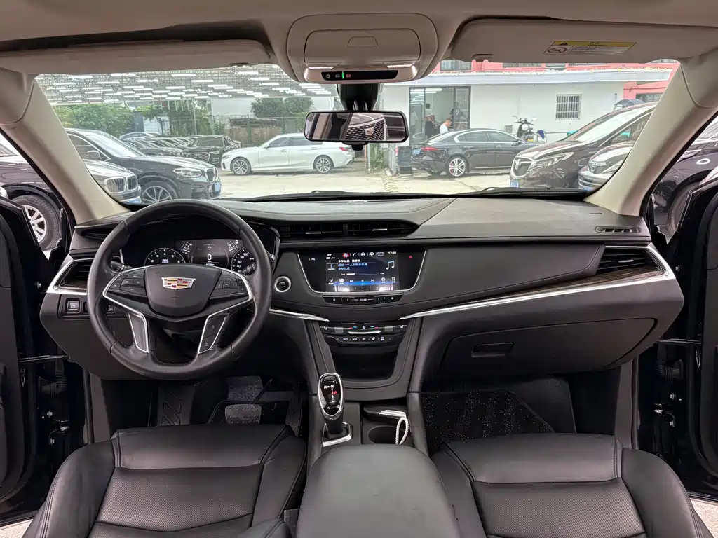 Cadillac XT5 — фото 8