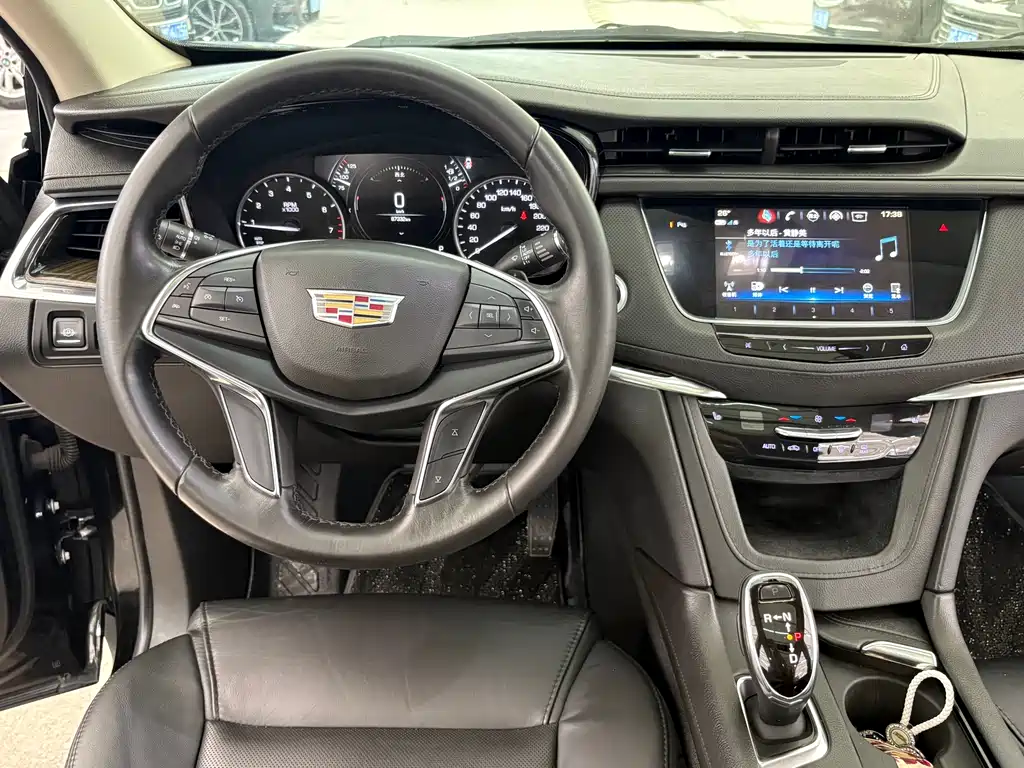 Cadillac XT5 — фото 9