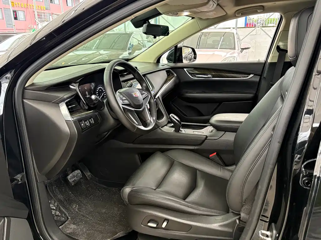 Cadillac XT5 — фото 10