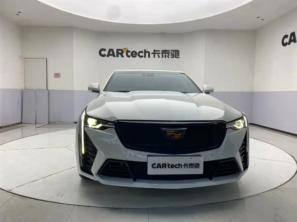 Cadillac CT4 — фото 3