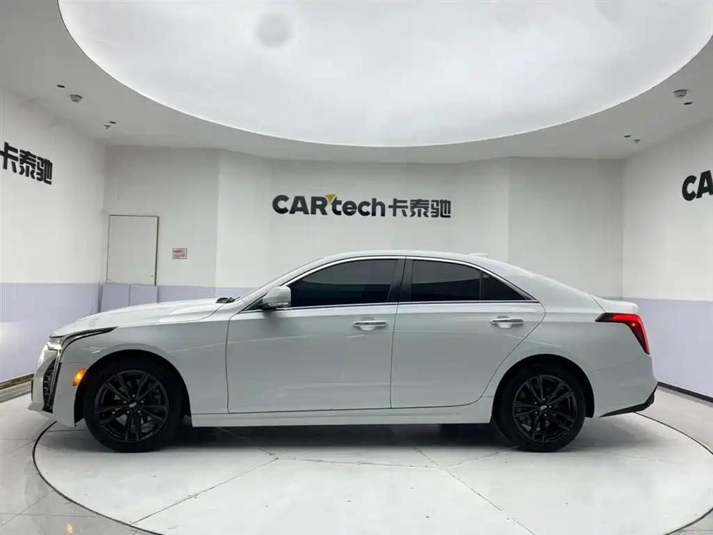 Cadillac CT4 — фото 8