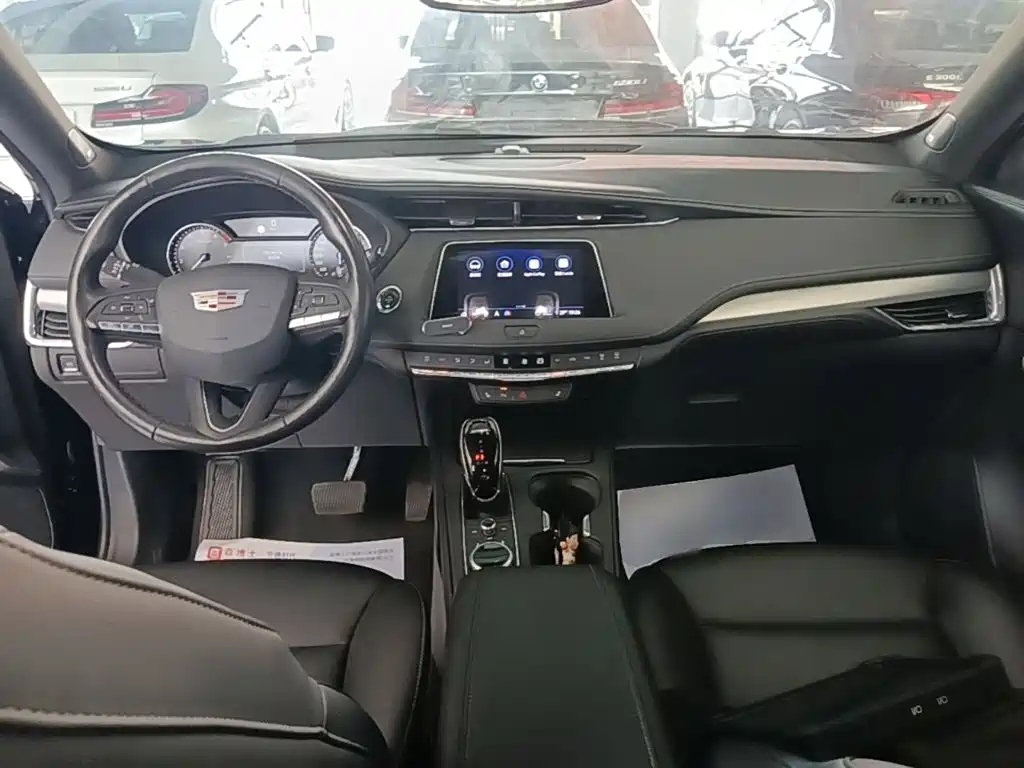 Cadillac XT4 — фото 10