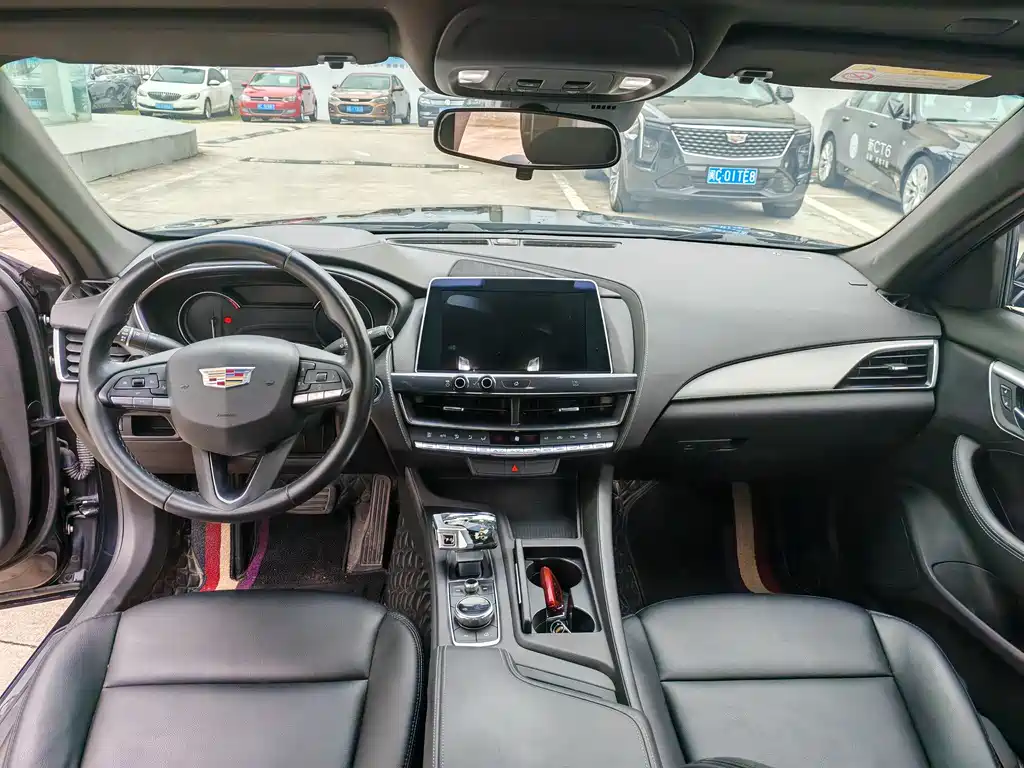 Cadillac CT5 — фото 8