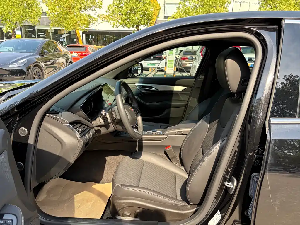 Cadillac CT5 — фото 5
