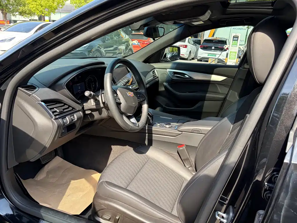 Cadillac CT5 — фото 6
