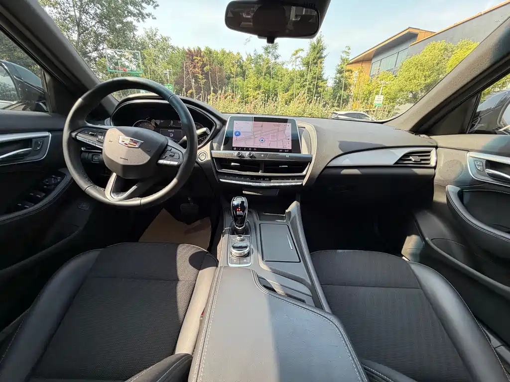 Cadillac CT5 — фото 8