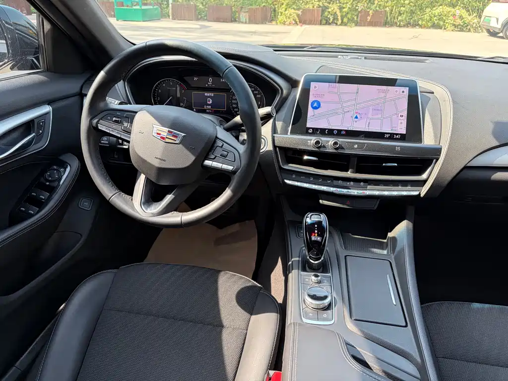 Cadillac CT5 — фото 10