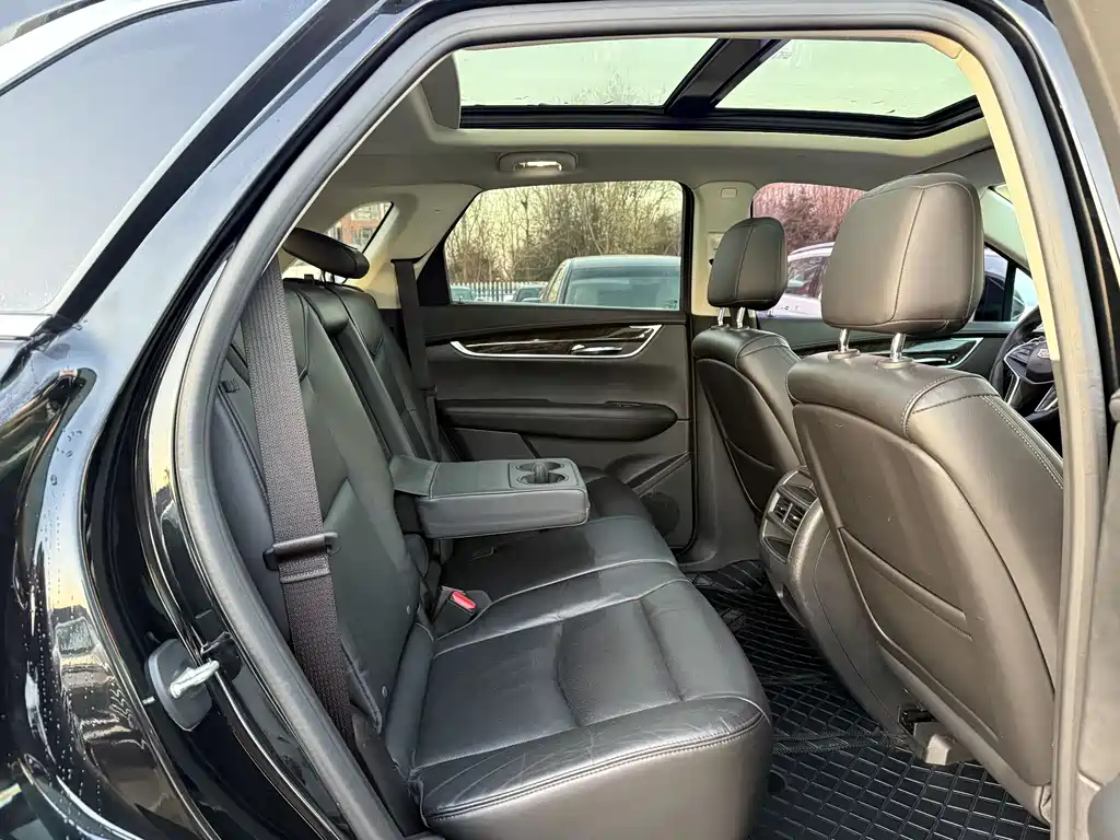 Cadillac XT5 — фото 6