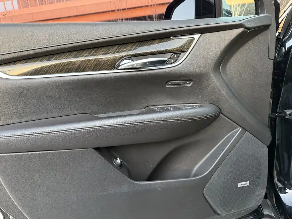Cadillac XT5 — фото 7