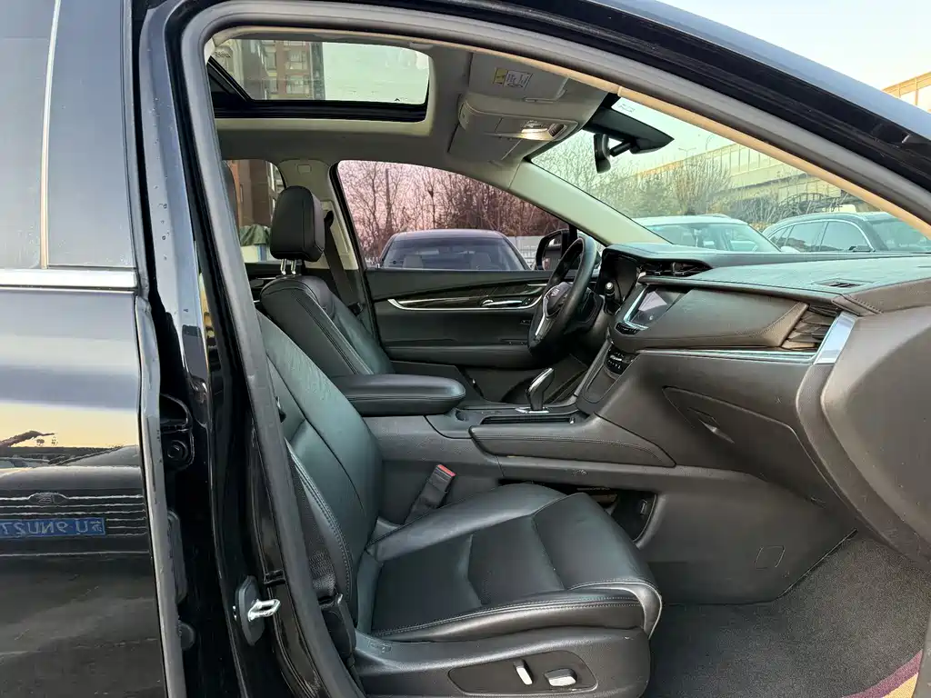Cadillac XT5 — фото 8