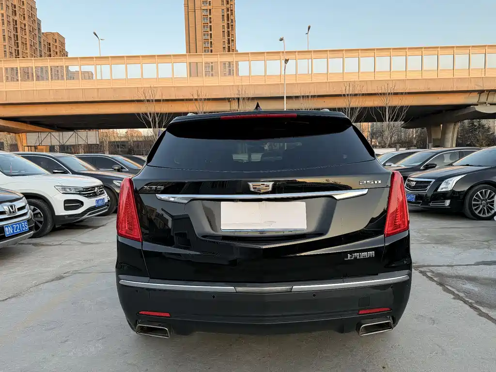 Cadillac XT5 — фото 9