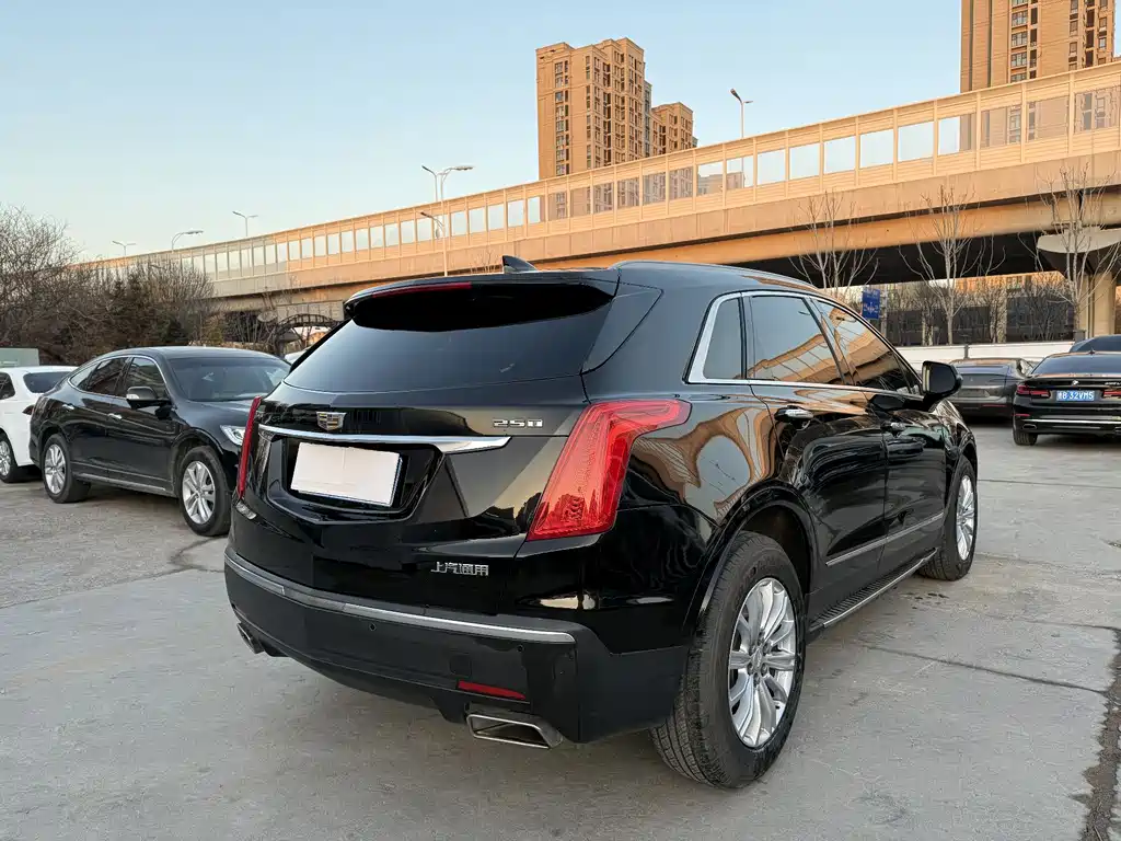 Cadillac XT5 — фото 10