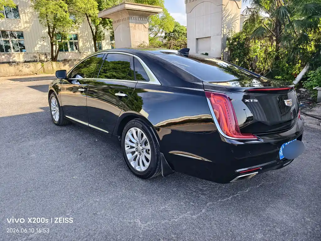 Cadillac XTS — фото 9
