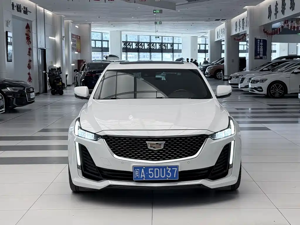 Cadillac CT5 — фото 2