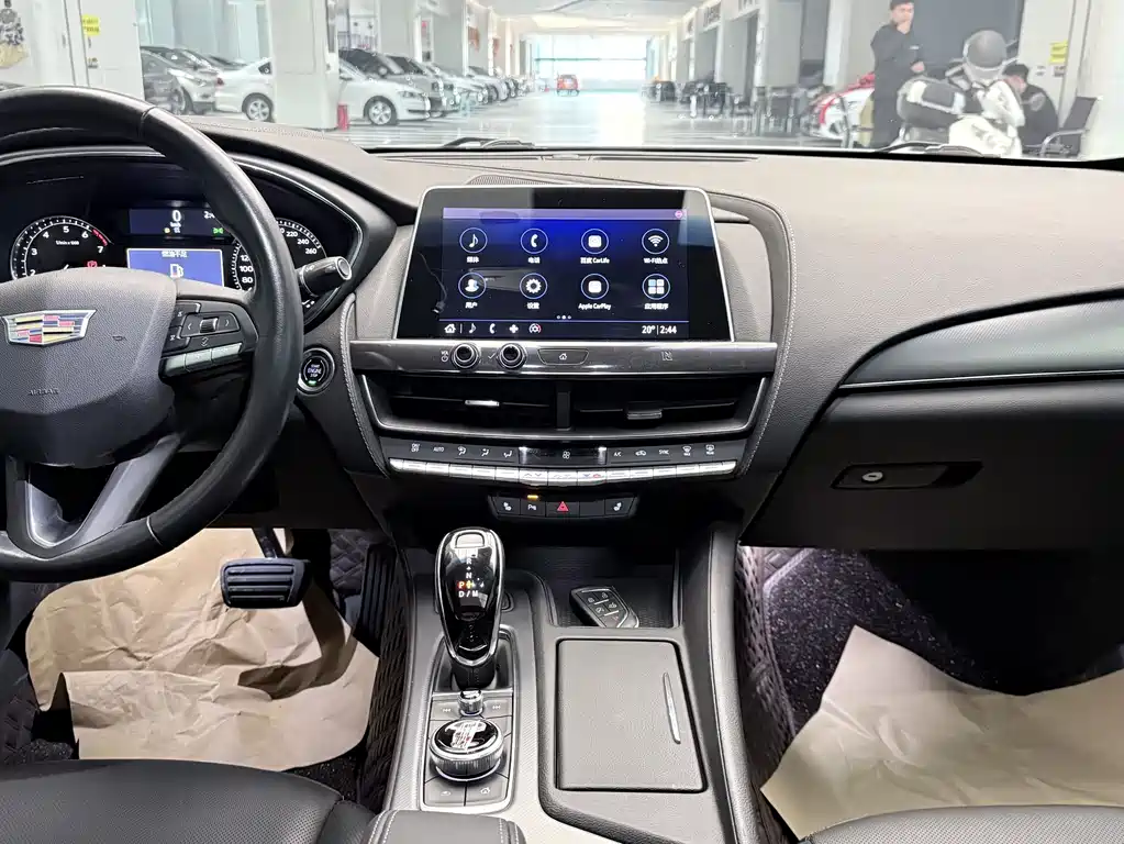 Cadillac CT5 — фото 11