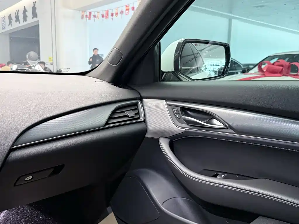 Cadillac CT5 — фото 13