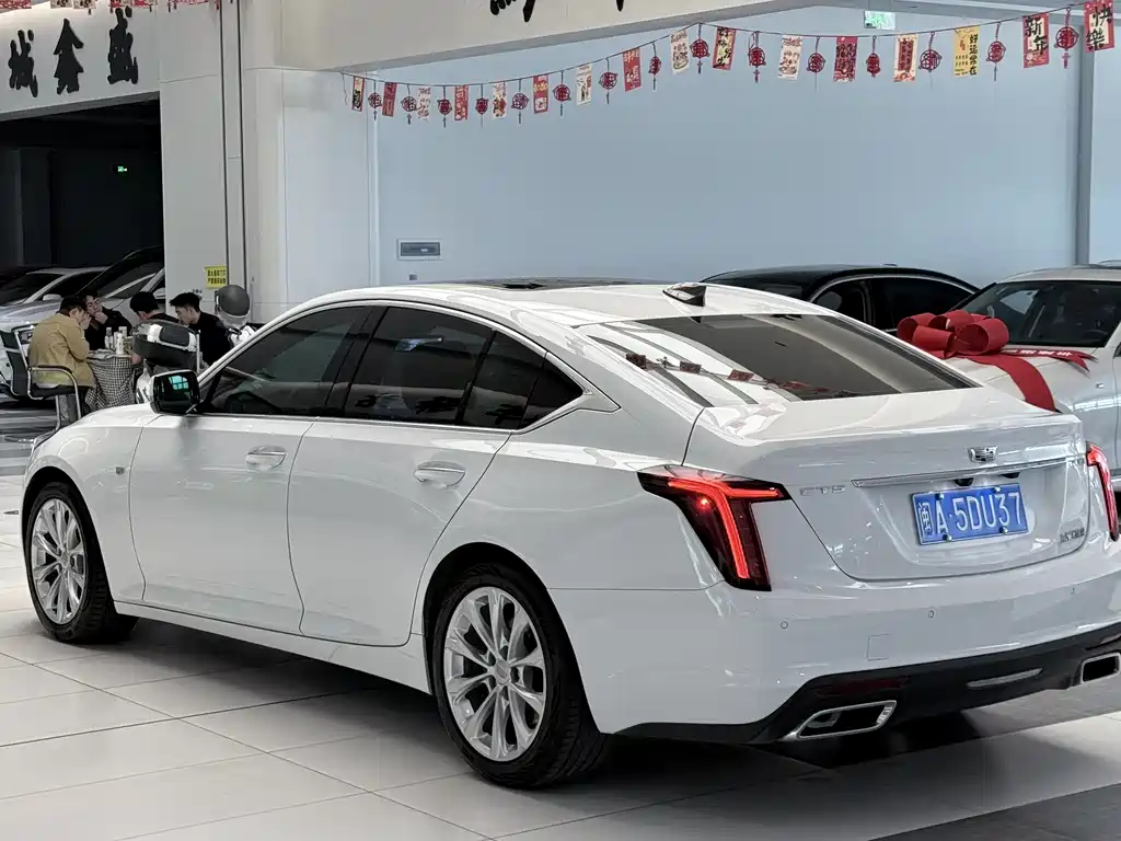 Cadillac CT5 — фото 5
