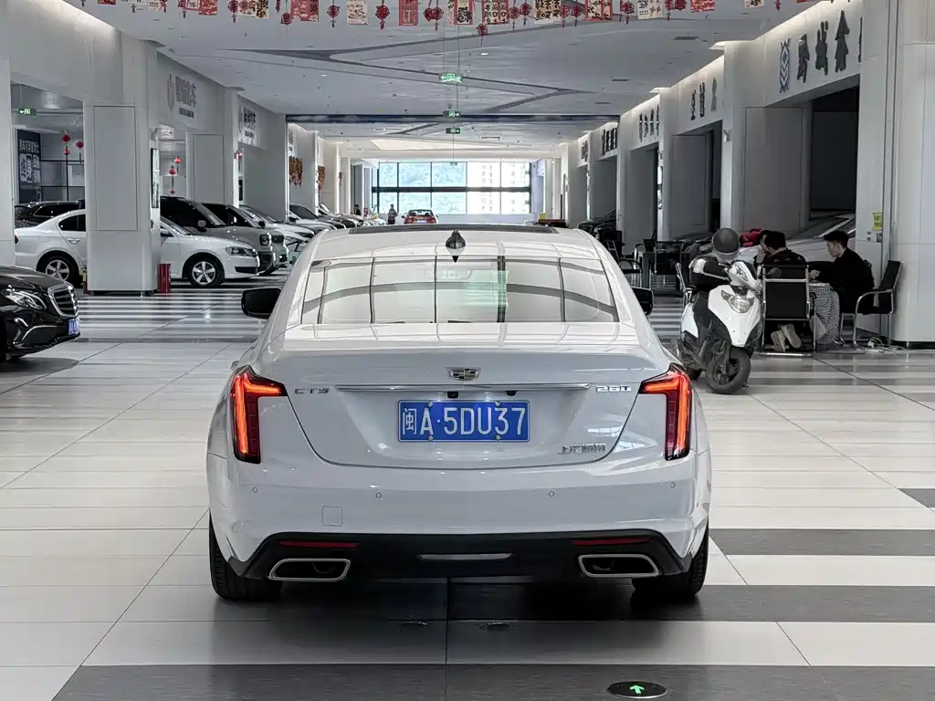 Cadillac CT5 — фото 6