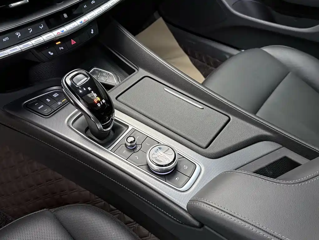 Cadillac CT5 — фото 10