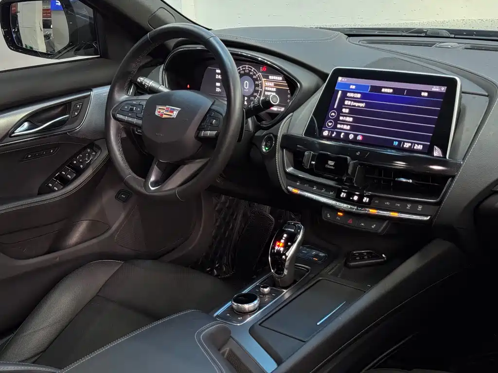 Cadillac CT5 — фото 7