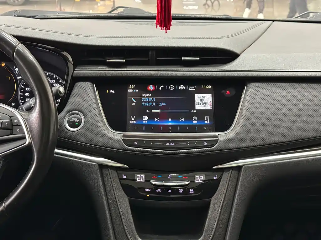 Cadillac XT5 — фото 11