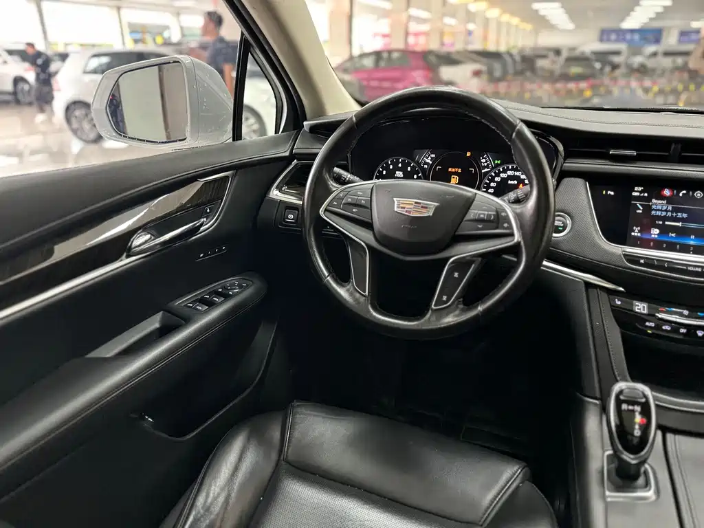 Cadillac XT5 — фото 13