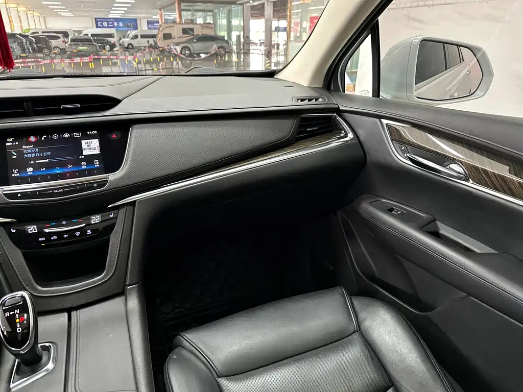 Cadillac XT5 — фото 14
