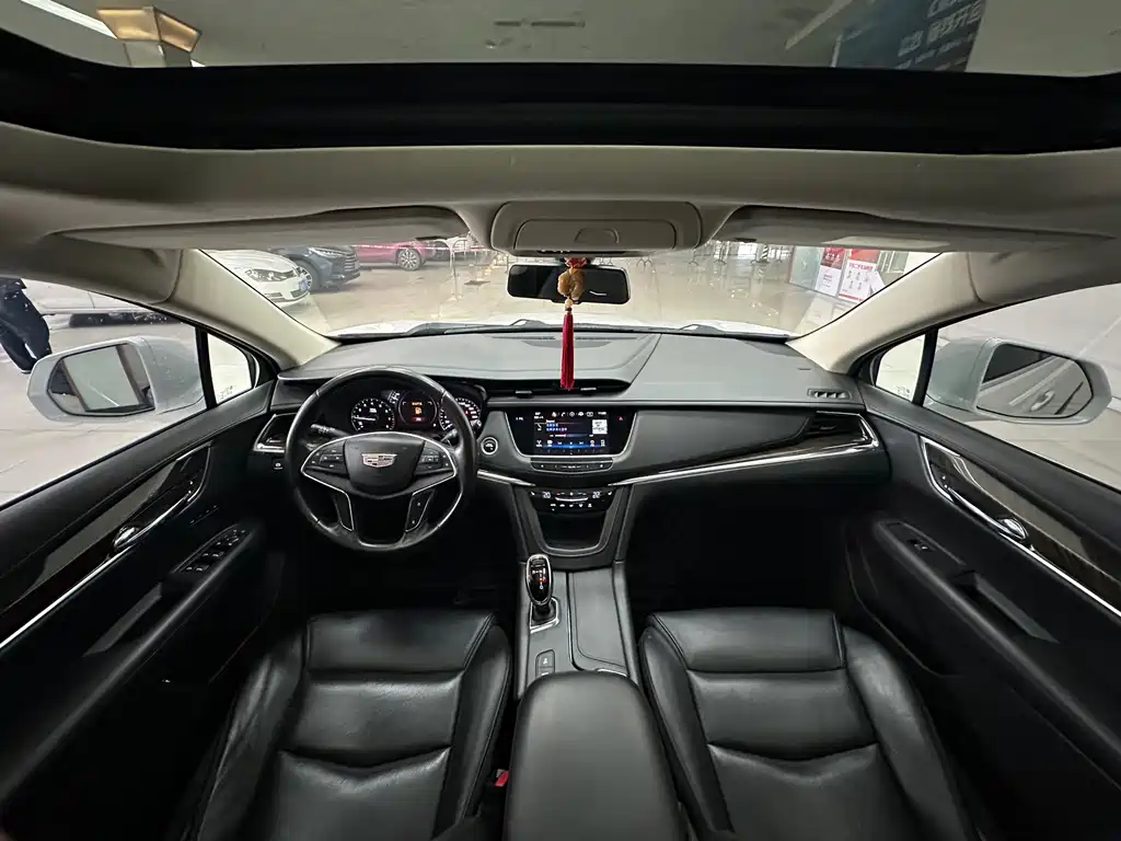 Cadillac XT5 — фото 15
