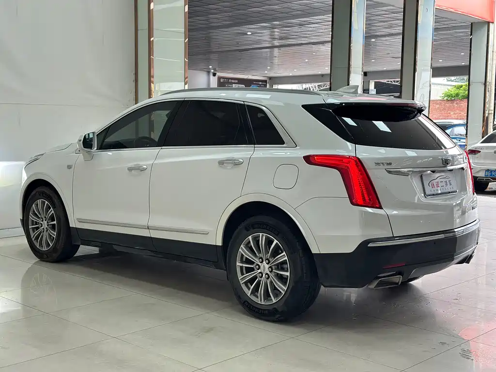 Cadillac XT5 — фото 18