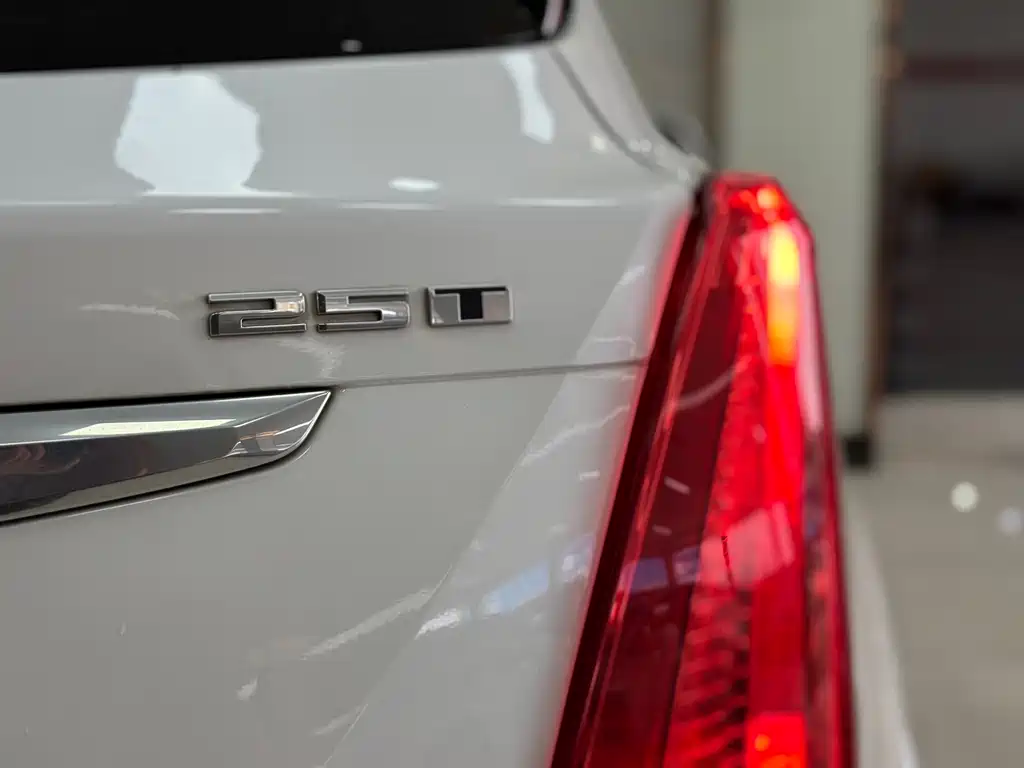 Cadillac XT5 — фото 19