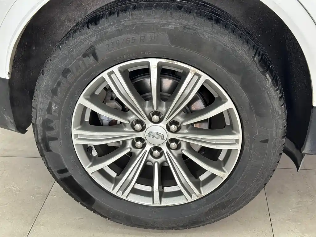 Cadillac XT5 — фото 20